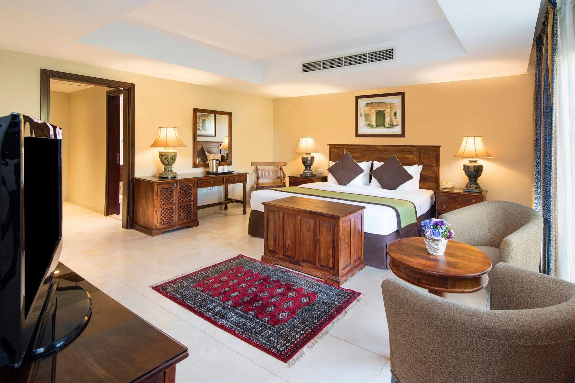 Al Hamra Residence & Vilage Esterno foto